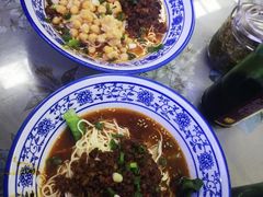 -渝之汇牛肉豌杂面