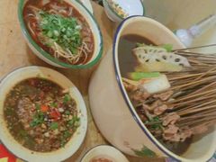 -拈签一笑黄牛肉辣卤串串