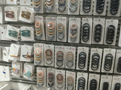 -名创优品(机场路百信广场店)