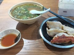 -黄阿姨锅贴大王(万航渡路店)