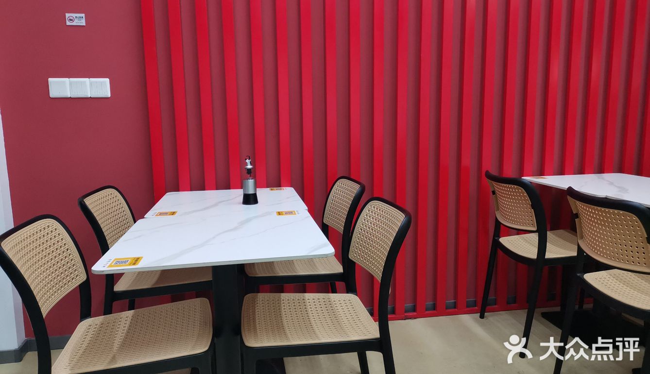 黄辛一牛肉拉面做好会叫号去端，全程都很速度