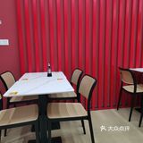 黄辛一牛肉拉面做好会叫号去端，全程都很速度