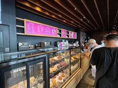 面包甜点陈列柜-星巴克(广州南站A18检票口楼上)