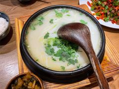 蒙自过桥米线-麦麦山云南菜(复地活力城店)