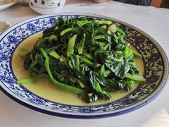 炒菠菜-钟掌勺忘不了地道湘菜(新天地假日广场店)