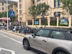 -上海宝诚中环BMW·MINI4S店