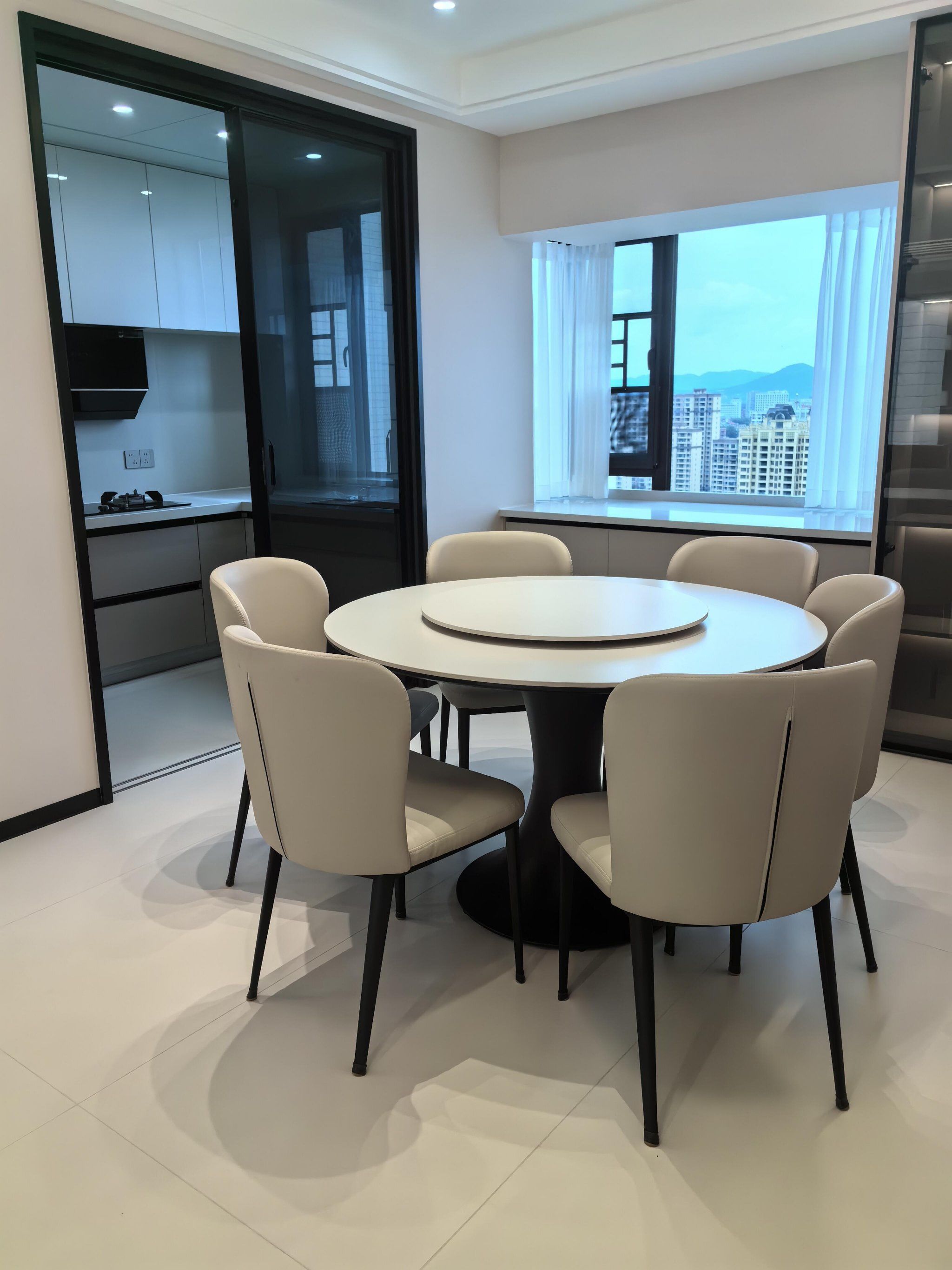 现代风餐桌搭配