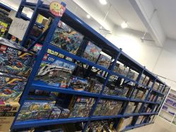-逝水玩具折扣店