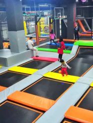 -蹦贝运动中心·蹦床·攀岩·闯关(龙岗店)