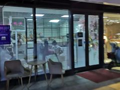 门面-爱上花开·蛋糕·安佳动物奶油轻奢私人定制(凯德店)