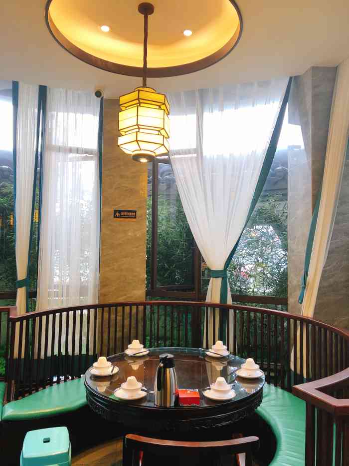 苏杏鸡毛店(双流广场店)