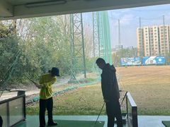 -仙霞高尔夫练习场-停车场