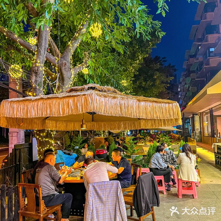 在川师大门口发现了这家仿佛走进农家四合小院的柴火鸡