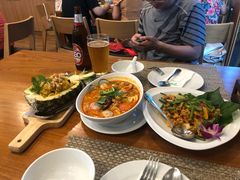 -Chom Cafe and Restaurant