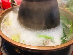 -洞庭洲·防空洞火锅·烧烤·铜锅涮肉(新百广场店)