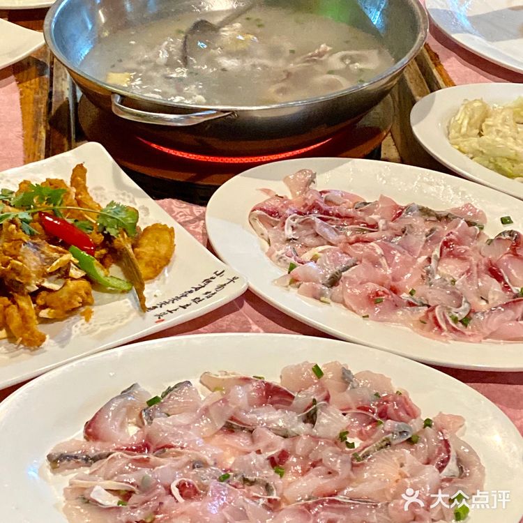 怎么回事呀？这家中山脆肉鲩火锅挤满了游客！！