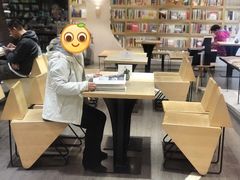 -钟书阁(珍园店)