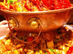 霸道龙虾拿下蛙-沪小二炭火蛙锅(淮海中路美食不夜城店)