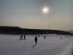 -采薇庄园四季滑雪场