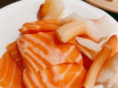三文鱼刺身-广州希尔顿逸林酒店-OPEN開·全日制餐厅·海鲜·小火锅·自助餐(东风路店)