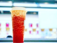 冠军满杯红草莓茶加奶盖-LELECHA乐乐茶(上海五角场万达广场店)