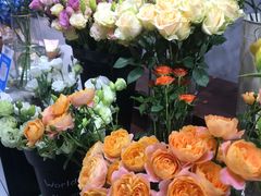 -何兮花店·气球派对鲜花店(马桥银春路万科城店)