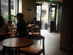 靠窗位-星巴克臻选(成都宽窄巷子店)