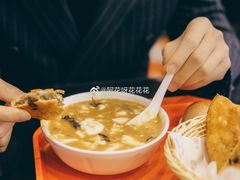 胡辣汤豆腐脑两掺-方中山胡辣汤(成都首店)