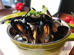 长相思葡萄酒煮智利贻贝-卡本妮法餐厅·北京和平宾馆