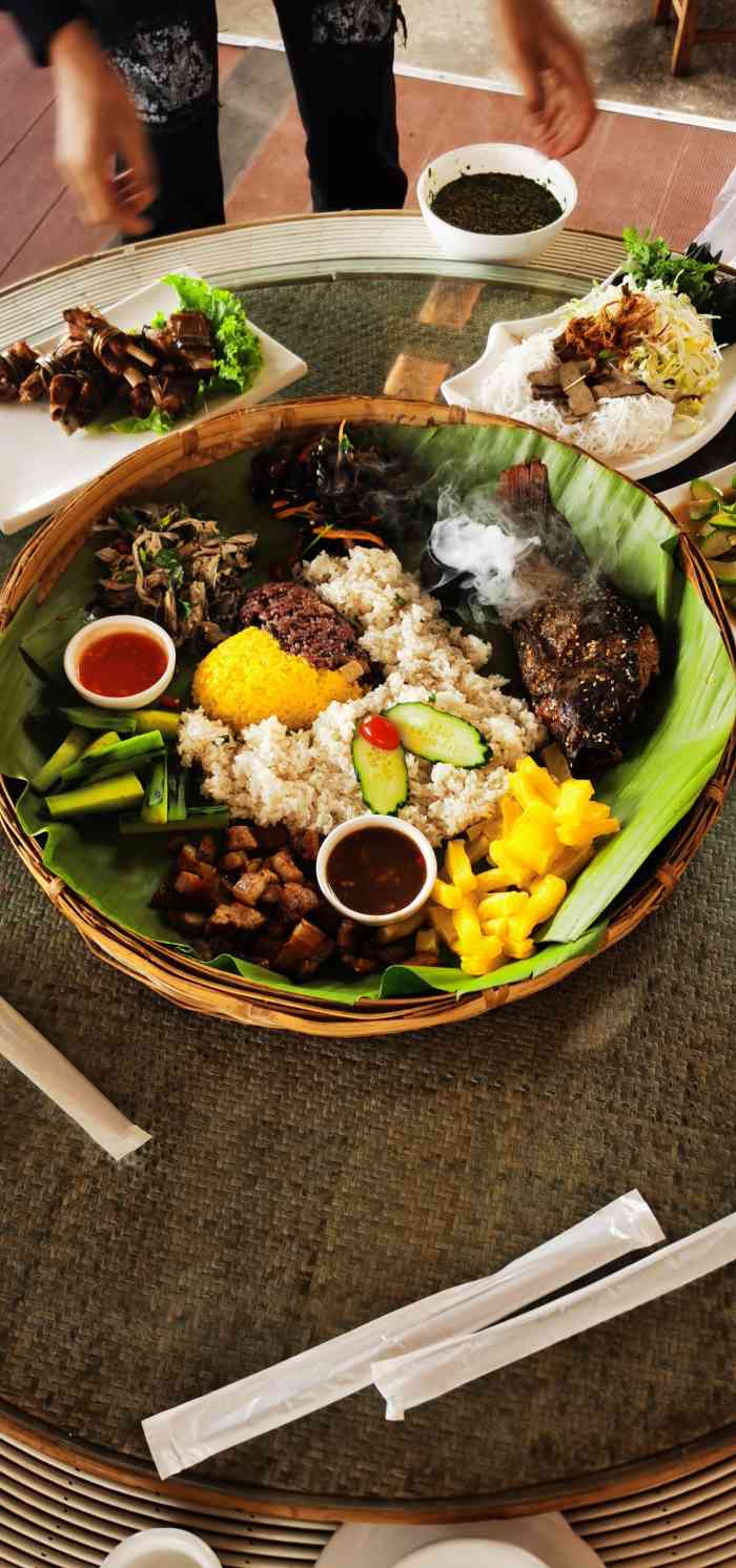 傣味轩民族风味餐厅-"点了两个菜,一个汤,一个手抓饭,分量很足.