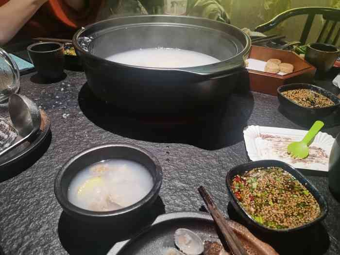 龙门养心粥火锅-"全部好吃,那个招牌的什么鱼来着,点了半打.