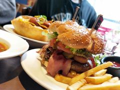 鲜蔬牛肉培根汉堡-拉亚汉堡经典餐厅(商城路店)