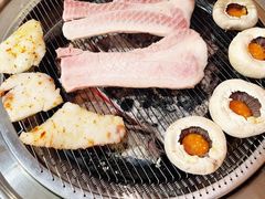 -围炉肉舍•炭烤活鳗•丹东海鲜烤肉(步行街店)