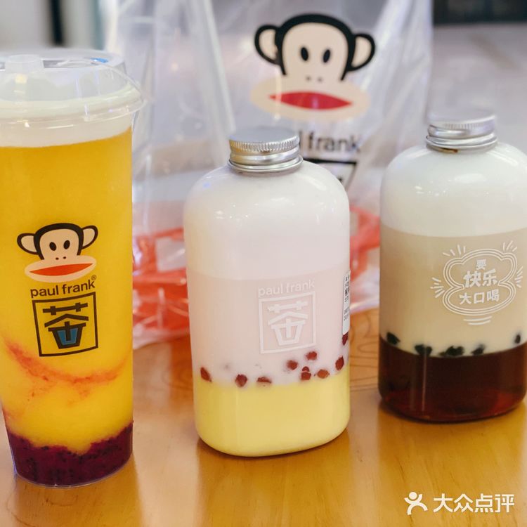 上层是现打的芒果汁，加上顶层清甜的奶盖