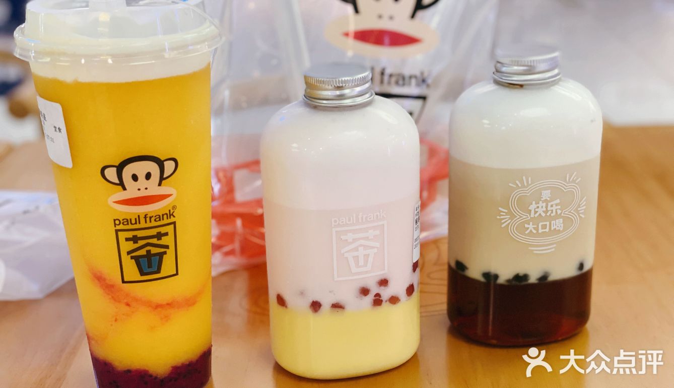 上层是现打的芒果汁，加上顶层清甜的奶盖