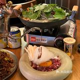 上海的！这家韩料火锅太好玩了，棉花糖都上桌，开心🥳