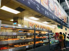 面包甜点陈列柜-山姆美式餐吧(鼓楼店)