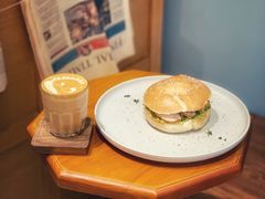 牛油果&店制鸡胸肉贝果-铁手珈琲制造局metalhands(望京店)