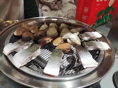 -围炉肉舍•炭烤活鳗•丹东海鲜烤肉(步行街店)