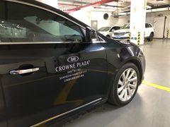 -上海滴水湖皇冠假日酒店