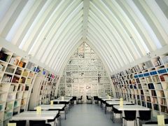 -钟书阁(松江泰晤士小镇店)