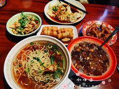 -爆炸头阿姨小四川正宗川味小吃(无任何分店)