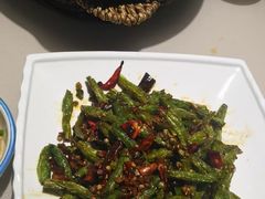 -老码头黑皮肘子锅包肉(赣水路店)