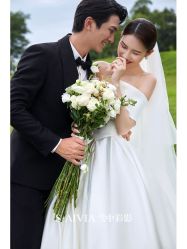 -雪中彩影婚纱摄影·微光艺术中心