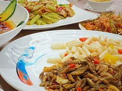 油渣炒嫩鱼仔拌酸辣藕尖-金汇酒楼(中山东区店)