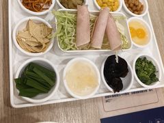 -花馬肆.云南过桥米线(汉神购物广场现场熬汤店)