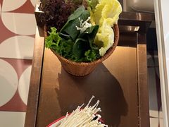 -洪氏嗨捞·广东猪肚鸡·椰子鸡火锅(西咸万象城店)