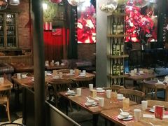 大堂-胡桃里音乐餐厅(陶溪川店)(川湘赣菜·世界百大酒庄直供红酒·音乐表演)