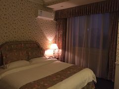 -橡树林酒店(大坪龙湖时代天街重医附一院店)