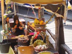 -席娜卡琳火车铁道夜市